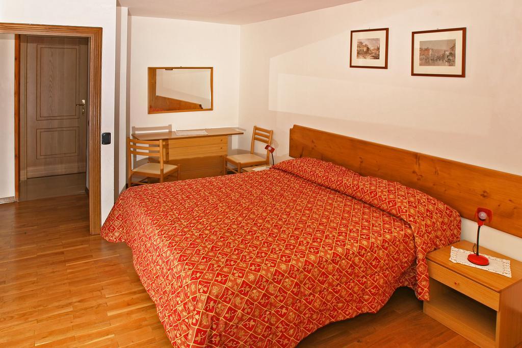 Hotel Biancaneve Oulx Pokoj fotografie