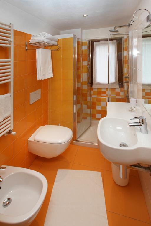 Hotel Biancaneve Oulx Pokoj fotografie
